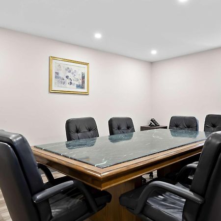 Surestay Plus By Best Western Windsor Ngoại thất bức ảnh