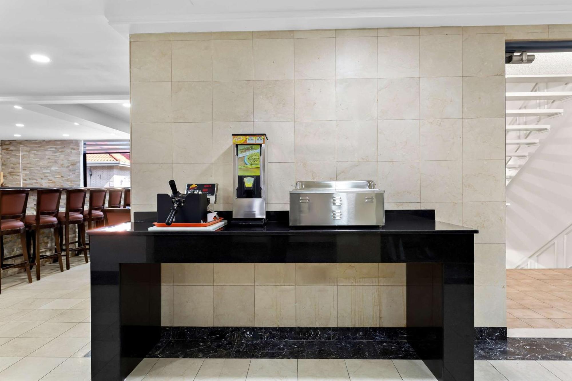 Surestay Plus By Best Western Windsor Ngoại thất bức ảnh