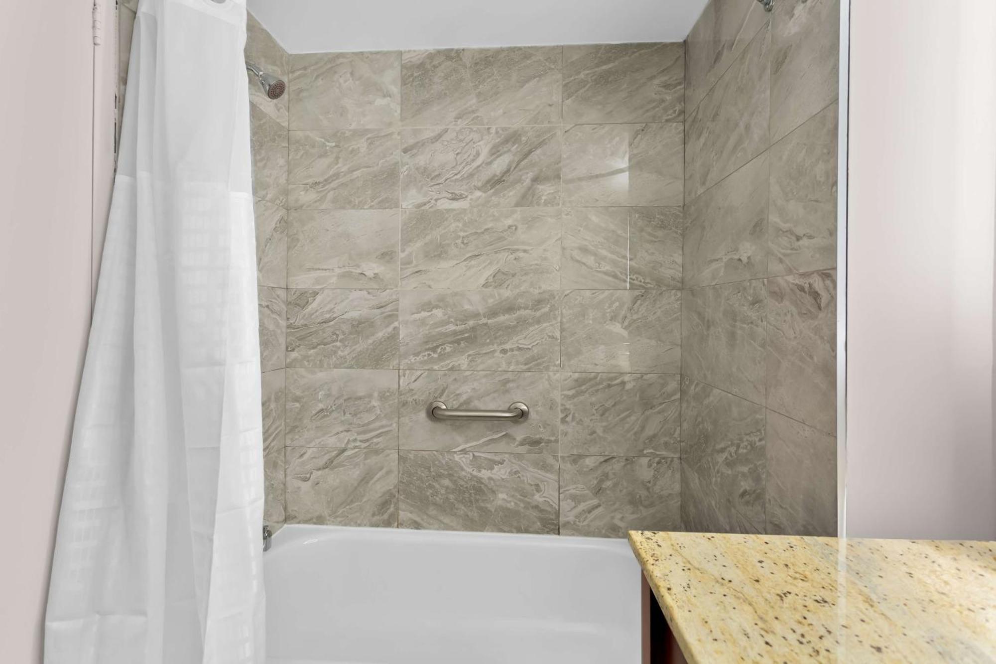 Surestay Plus By Best Western Windsor Ngoại thất bức ảnh