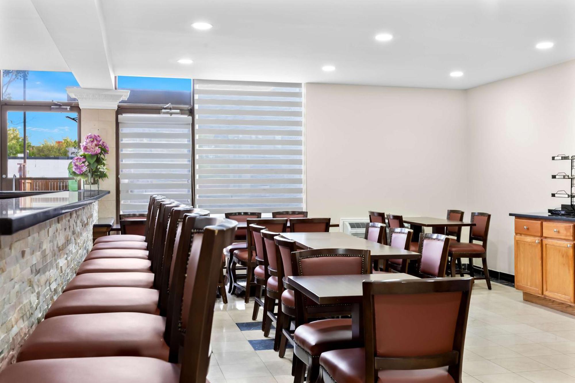 Surestay Plus By Best Western Windsor Ngoại thất bức ảnh