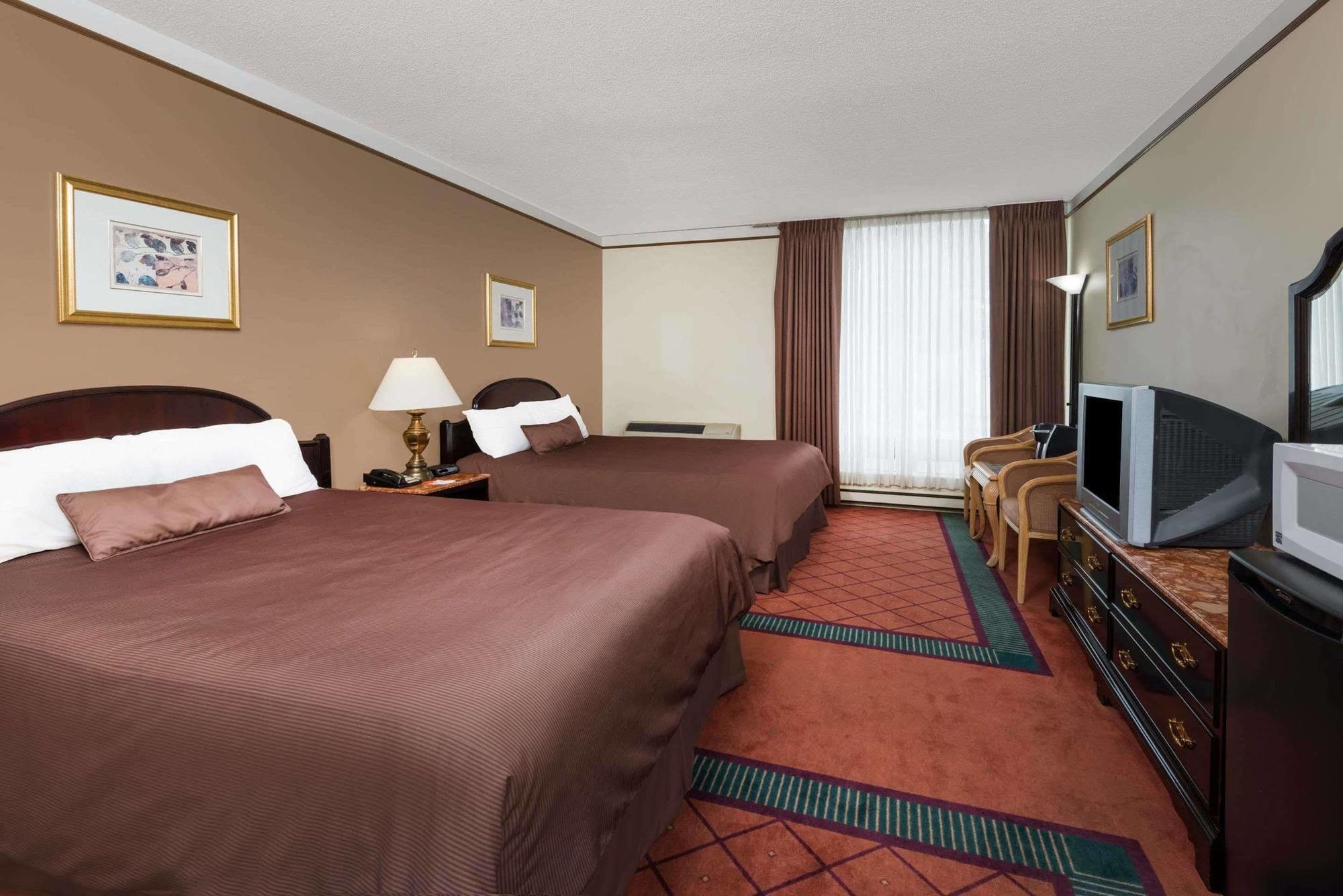 Surestay Plus By Best Western Windsor Ngoại thất bức ảnh