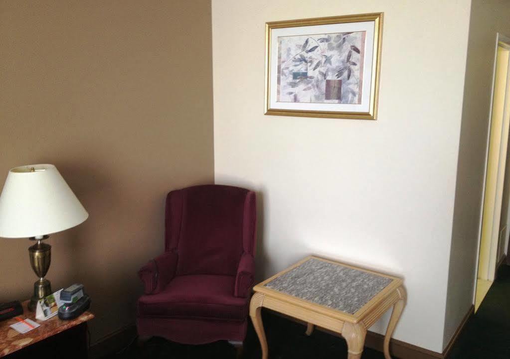 Surestay Plus By Best Western Windsor Ngoại thất bức ảnh